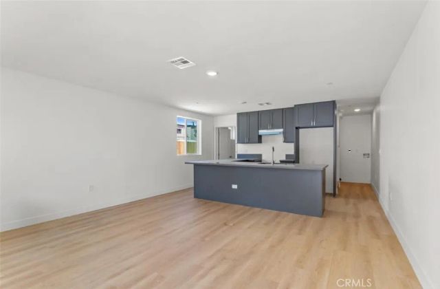 711 W 80th, Los Angeles, CA 90044