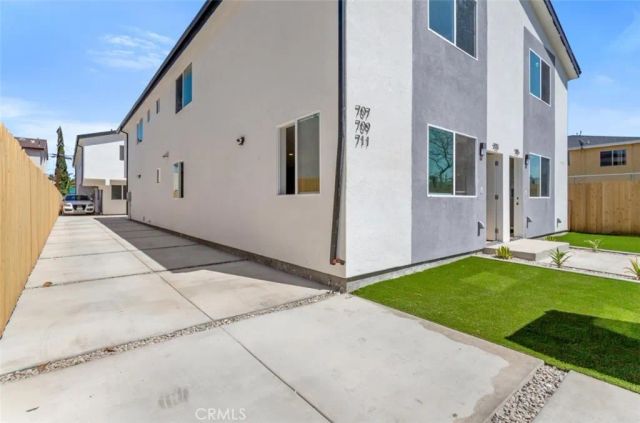 711 W 80th, Los Angeles, CA 90044