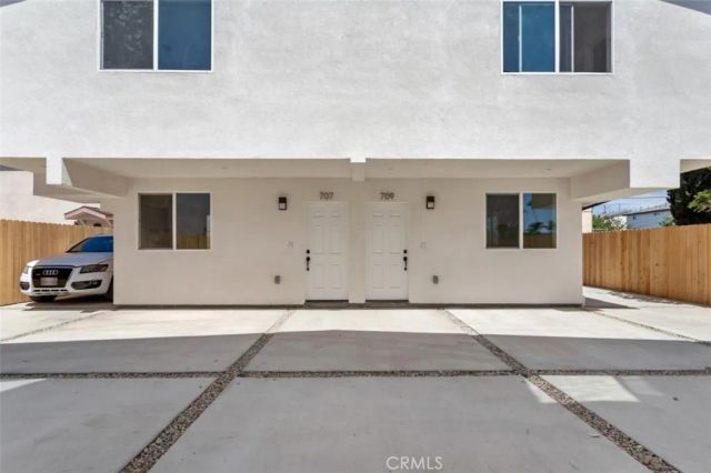 711 W 80th, Los Angeles, CA 90044