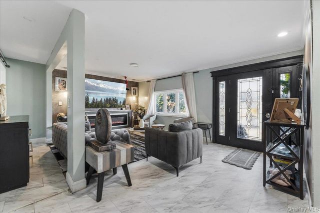 28 Hemlock Street, Central Islip, NY 11722