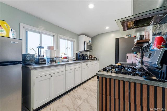 28 Hemlock Street, Central Islip, NY 11722