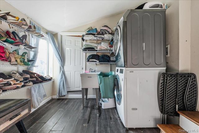 28 Hemlock Street, Central Islip, NY 11722