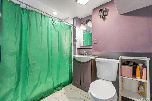 28 Hemlock Street, Central Islip, NY 11722