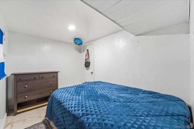 28 Hemlock Street, Central Islip, NY 11722