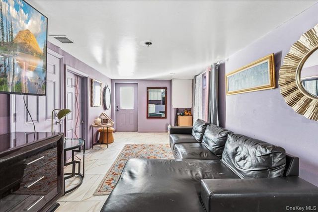 28 Hemlock Street, Central Islip, NY 11722