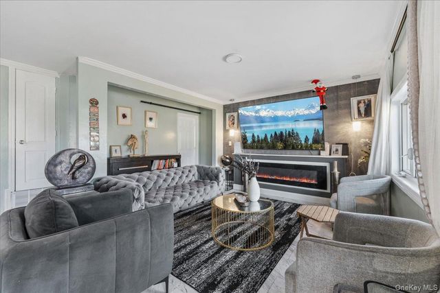 28 Hemlock Street, Central Islip, NY 11722