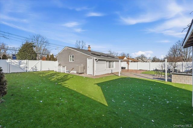 28 Hemlock Street, Central Islip, NY 11722