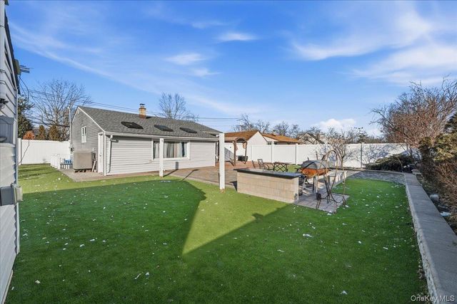 28 Hemlock Street, Central Islip, NY 11722