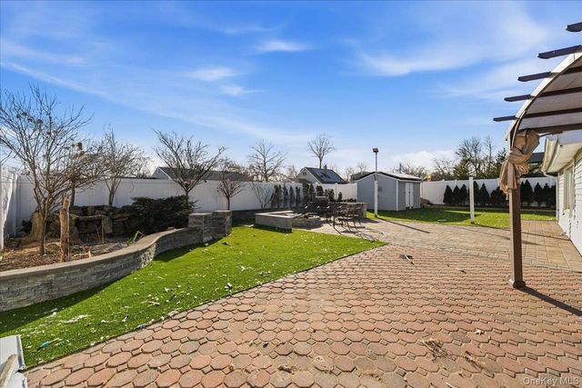 28 Hemlock Street, Central Islip, NY 11722