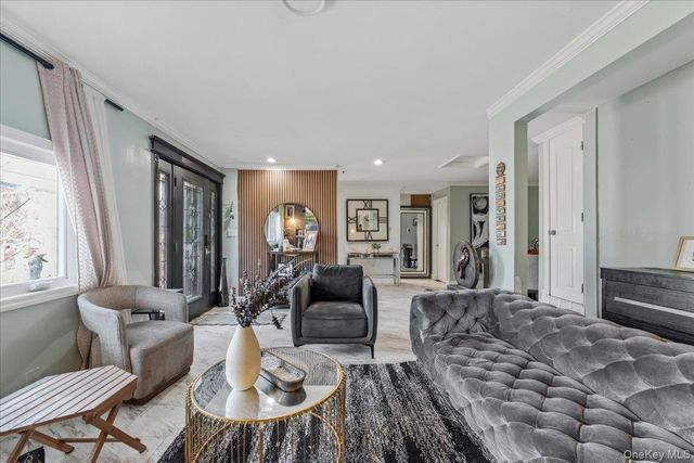 28 Hemlock Street, Central Islip, NY 11722