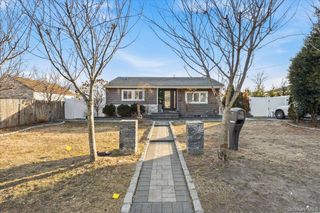 28 Hemlock Street, Central Islip, NY 11722