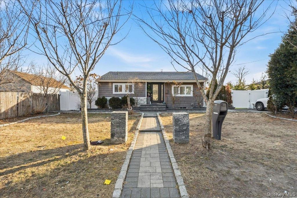 28 Hemlock Street, Central Islip, NY 11722