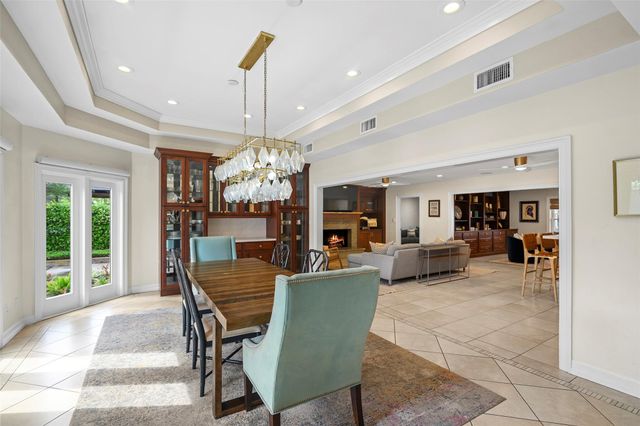 2 Cedar Lawn Drive N, Galveston, TX 77551