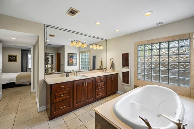 2 Cedar Lawn Drive N, Galveston, TX 77551