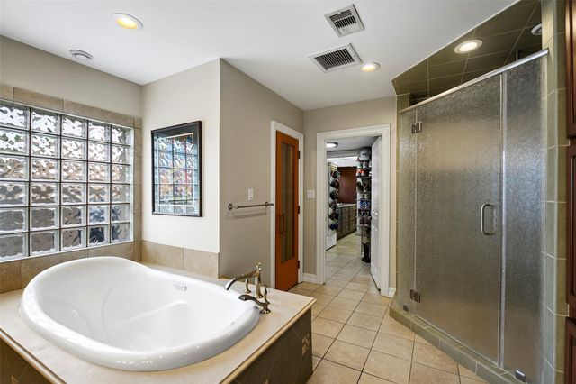 2 Cedar Lawn Drive N, Galveston, TX 77551