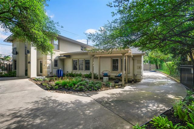 2 Cedar Lawn Drive N, Galveston, TX 77551