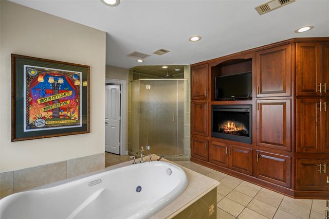 2 Cedar Lawn Drive N, Galveston, TX 77551
