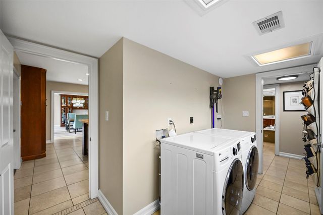 2 Cedar Lawn Drive N, Galveston, TX 77551
