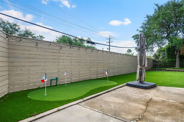 2 Cedar Lawn Drive N, Galveston, TX 77551