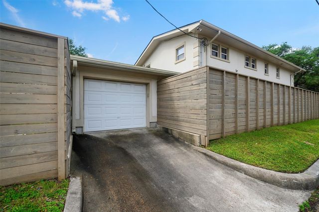 2 Cedar Lawn Drive N, Galveston, TX 77551