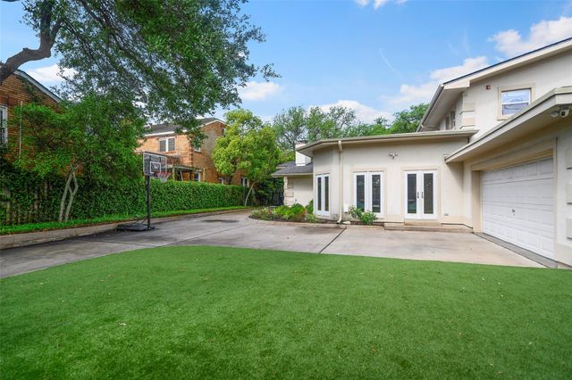 2 Cedar Lawn Drive N, Galveston, TX 77551