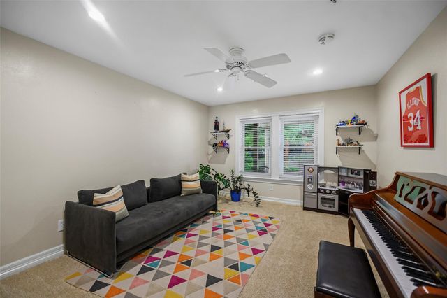 2 Cedar Lawn Drive N, Galveston, TX 77551