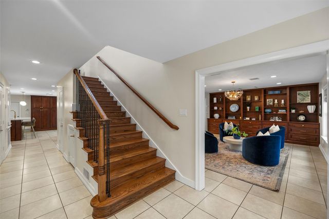 2 Cedar Lawn Drive N, Galveston, TX 77551
