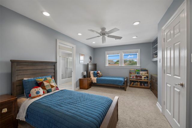 2 Cedar Lawn Drive N, Galveston, TX 77551