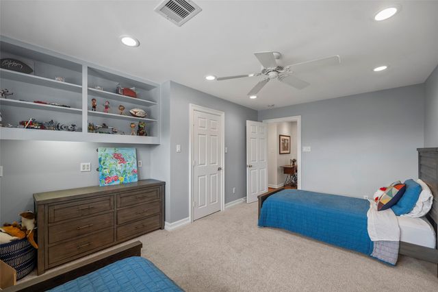 2 Cedar Lawn Drive N, Galveston, TX 77551