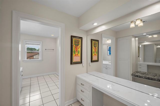 2 Cedar Lawn Drive N, Galveston, TX 77551