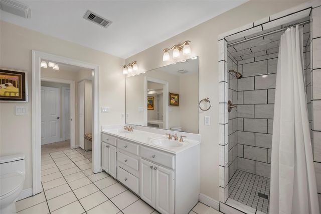 2 Cedar Lawn Drive N, Galveston, TX 77551