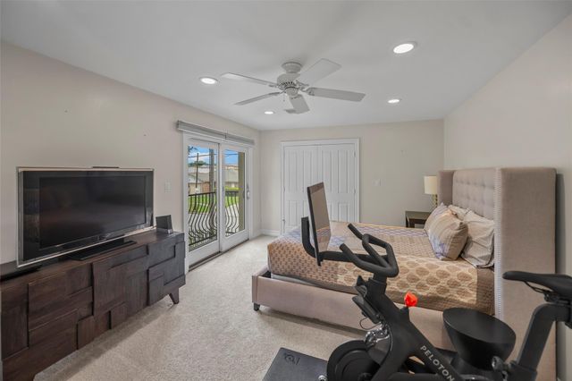 2 Cedar Lawn Drive N, Galveston, TX 77551