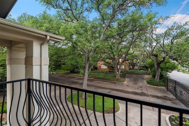 2 Cedar Lawn Drive N, Galveston, TX 77551