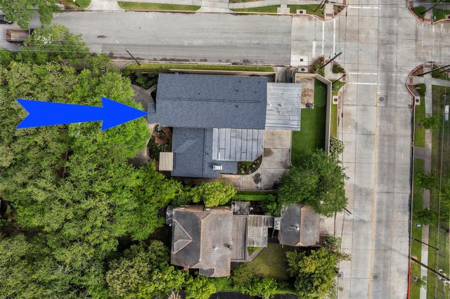 2 Cedar Lawn Drive N, Galveston, TX 77551