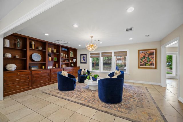 2 Cedar Lawn Drive N, Galveston, TX 77551