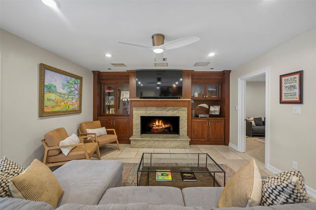 2 Cedar Lawn Drive N, Galveston, TX 77551