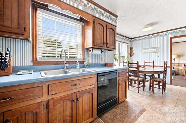 2325 Winterfield Drive, Gastonia, NC 28056