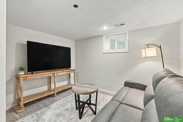 5810 Cedar Street, Omaha, NE 68106