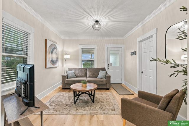 5810 Cedar Street, Omaha, NE 68106