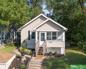 5810 Cedar Street, Omaha, NE 68106