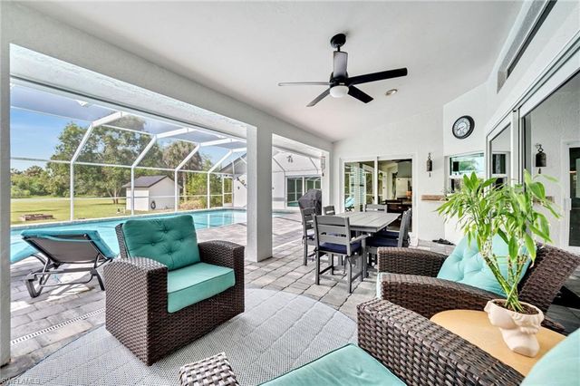 260 20th AVE NE, Naples, FL 34120