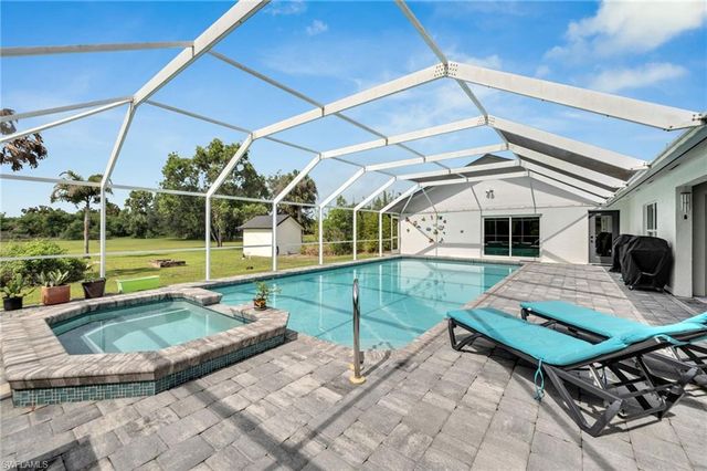 260 20th AVE NE, Naples, FL 34120