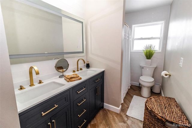 2238 Farnsworth Road, Lapeer, MI 48446