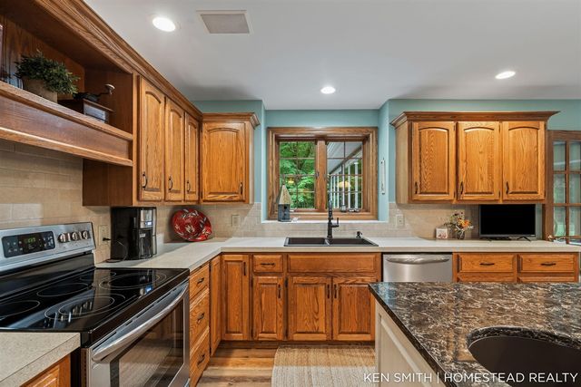 1876 Columbus Street, Holland, MI 49424