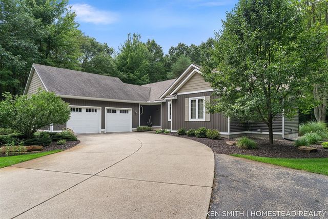 1876 Columbus Street, Holland, MI 49424