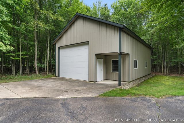 1876 Columbus Street, Holland, MI 49424
