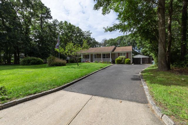 24 Evergreen Drive, Manorville, NY 11949