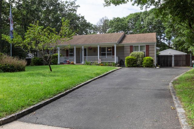 24 Evergreen Drive, Manorville, NY 11949