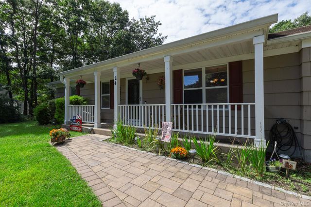24 Evergreen Drive, Manorville, NY 11949