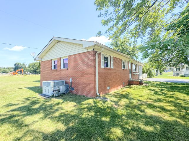 1204 Meadowlark Cir, Lafayette, TN 37083
